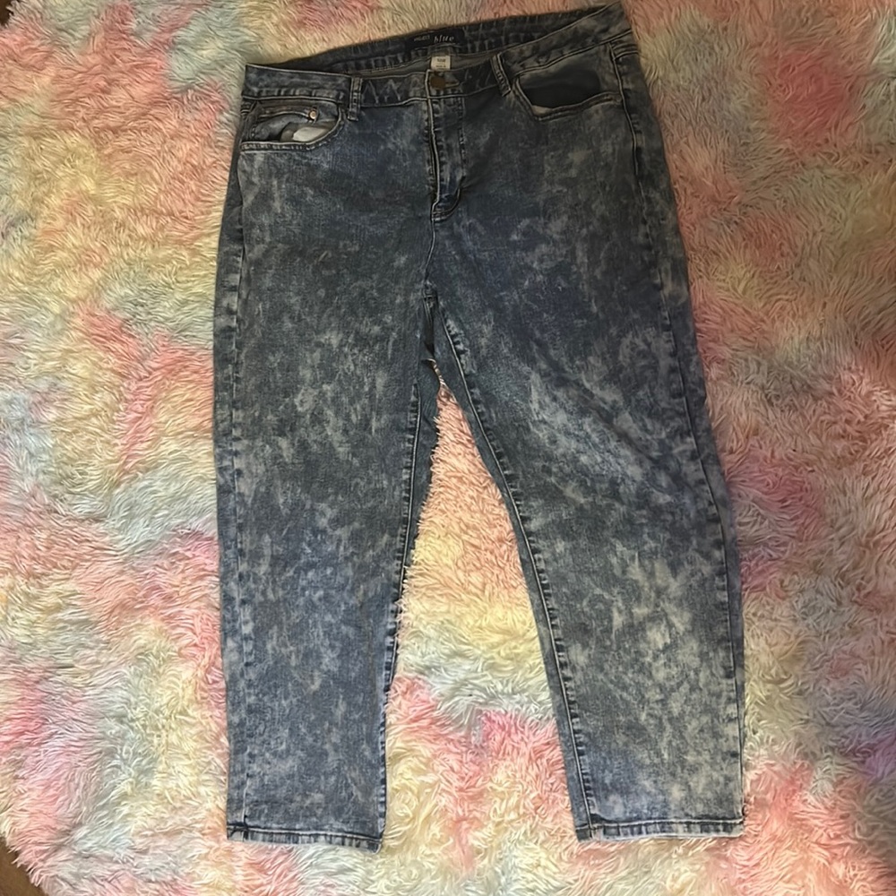 Size 18w loose jeans, acid washed